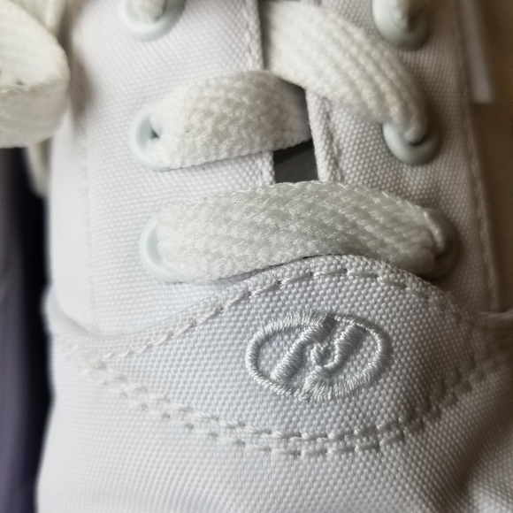 Heelys Pro 20 Canvas All White Wheeled Heel Shoes - Picture 7 of 10